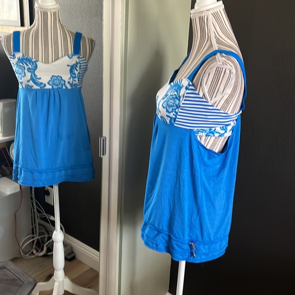 🔥1 hour sale. Lululemon, blue sports tank, built in bra, size 10 - Picture 5 of 8